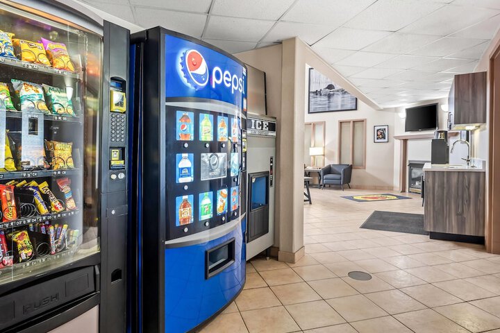 Super 8 by Wyndham Meadow Lake