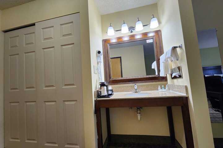 Room 15 of 28