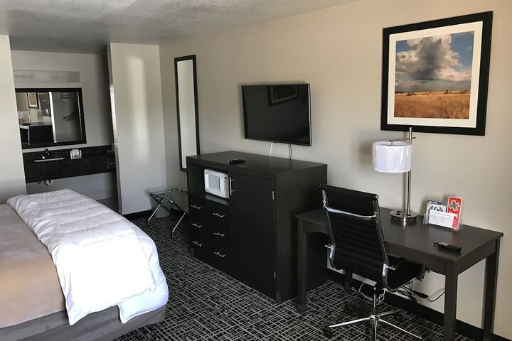 Days Inn by Wyndham Grove
