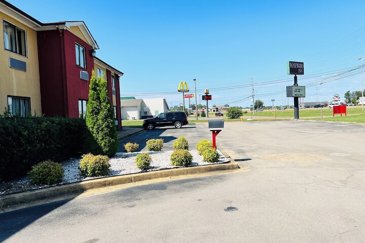 Rosewood Inn by OYO Union City I-69