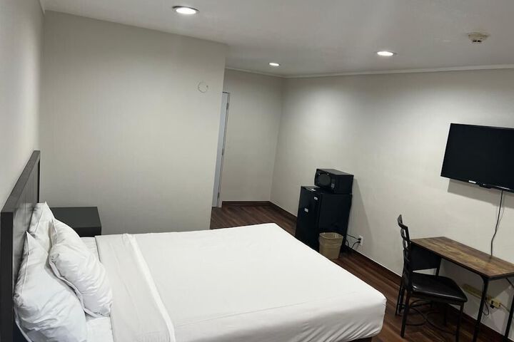 Room 7 of 13