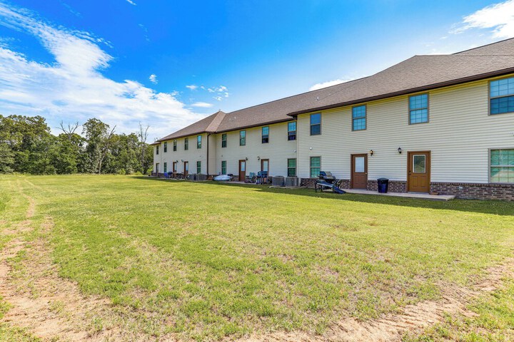 Quaint Pocahontas Townhome Central Location!