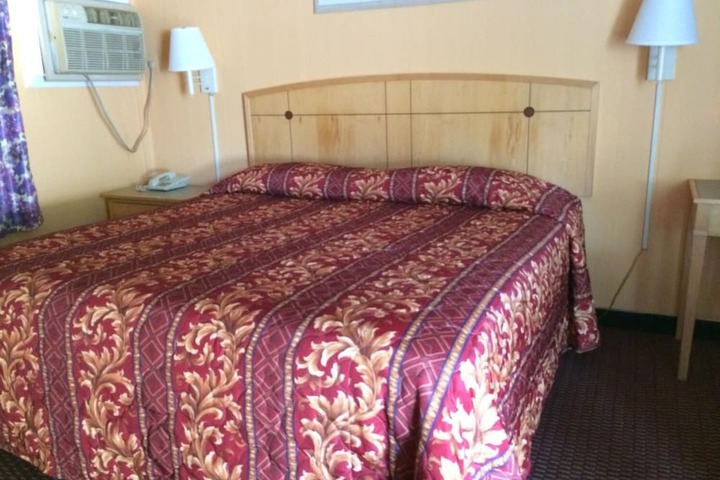 Room 9 of 15