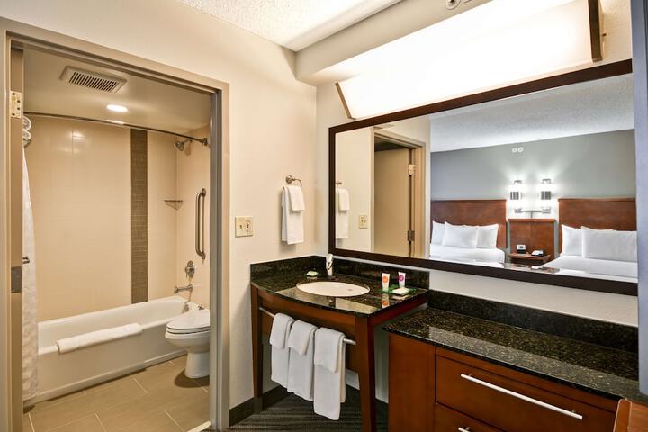Hyatt Place San Antonio–North / Stone Oak