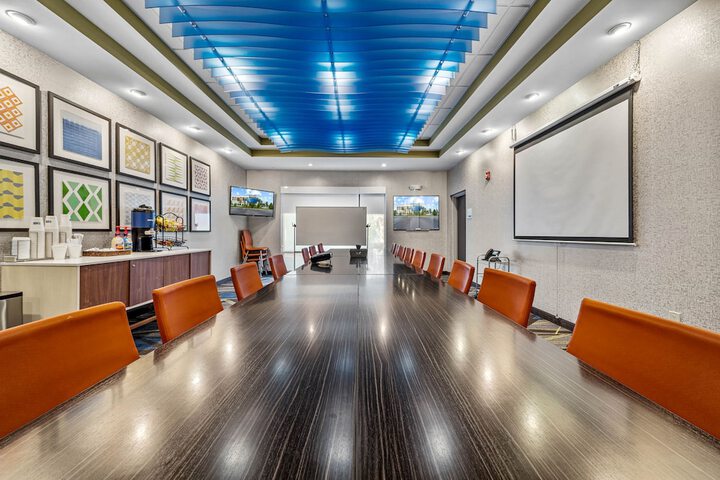 Holiday Inn Express & Suites Lakeland South by IHG