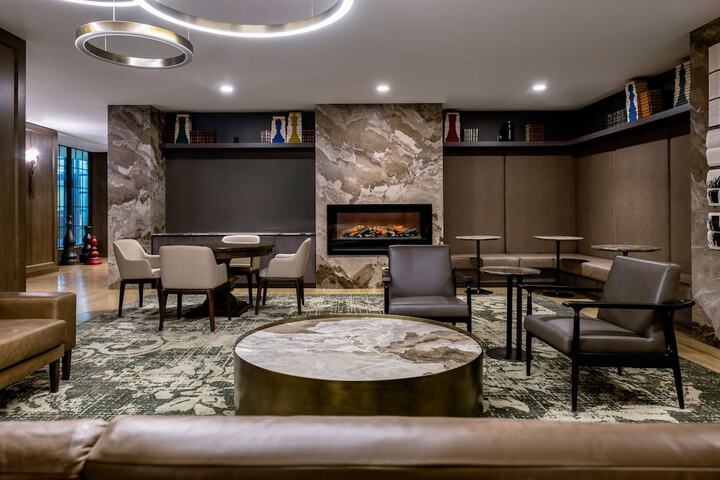 Hotel Fort Des Moines Curio Collection by Hilton