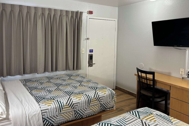 Room 7 of 11