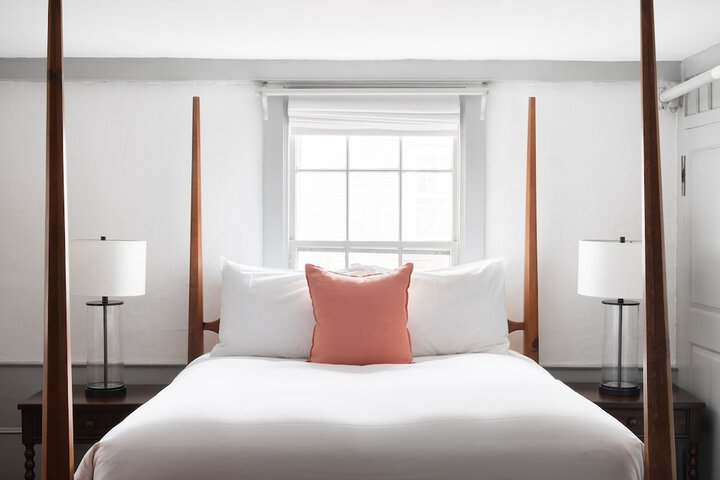 Room 32 of 53