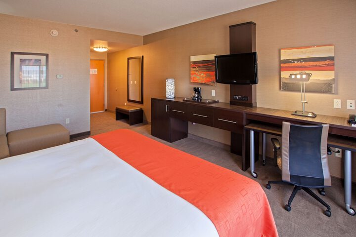 Room 8 of 25