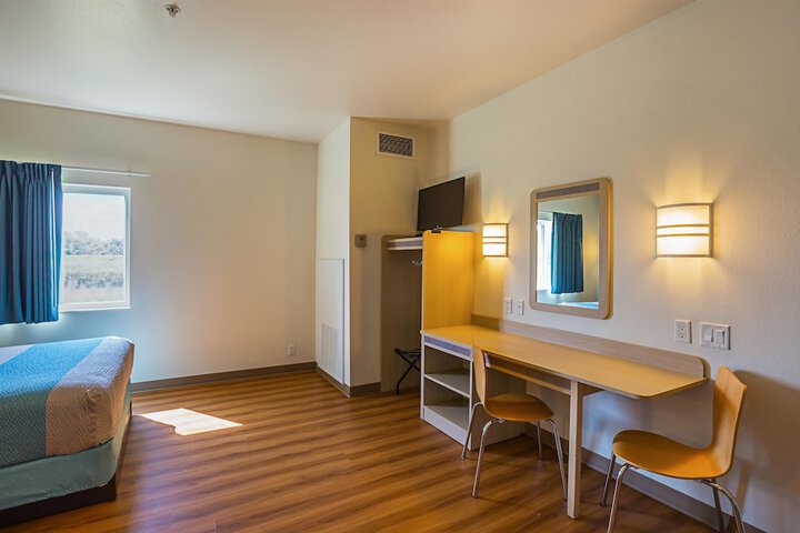 Room 13 of 30