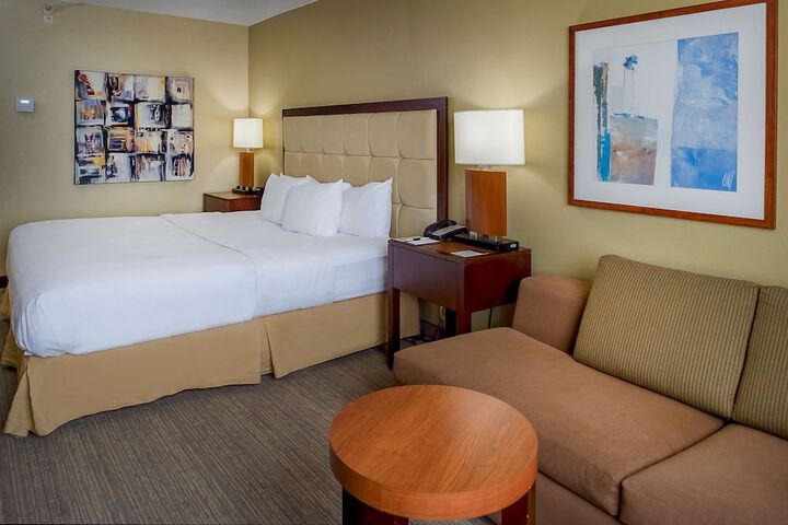 DoubleTree by Hilton St. Louis - Westport