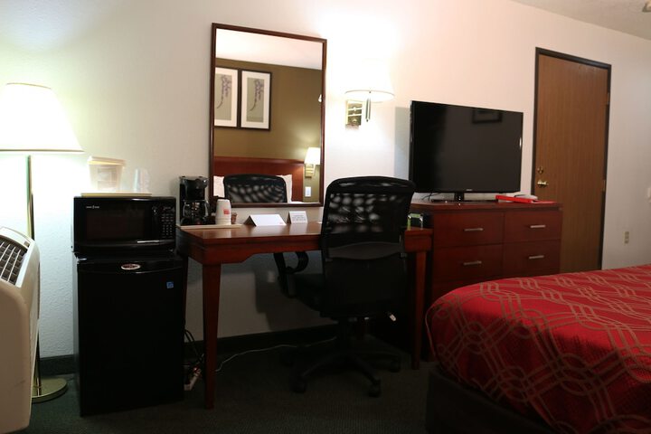 Room 66 of 100