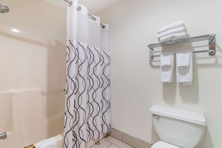 Best Western Plus University Park Inn & Suites