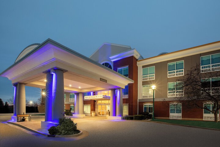 Holiday Inn Express Hotel & Suites Grand Rapids-North by IHG