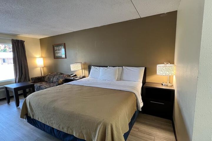 Room 25 of 28