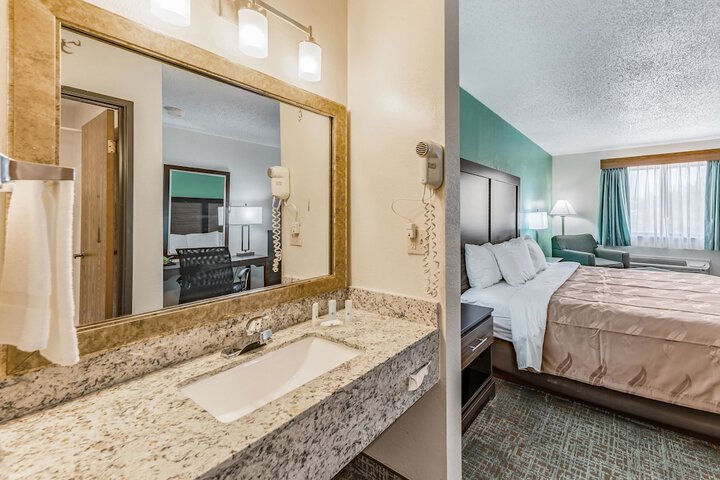 Room 32 of 59