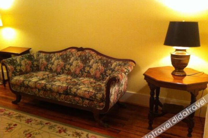 Brooks House Suites