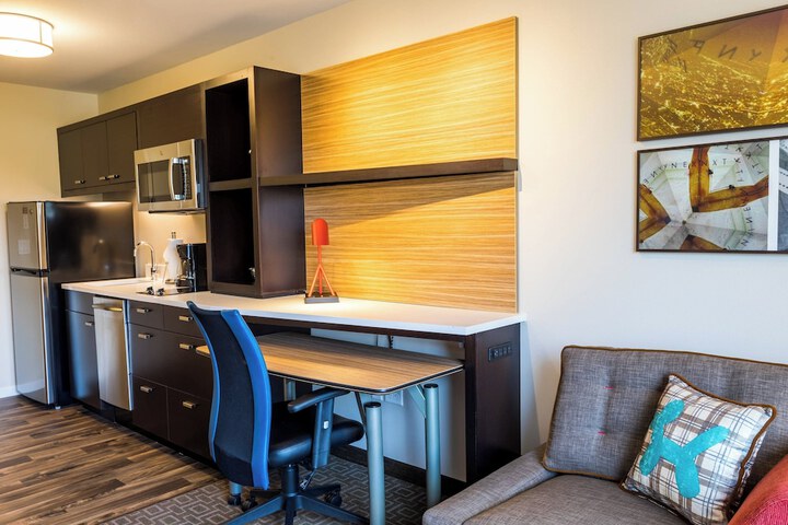 Room 19 of 28