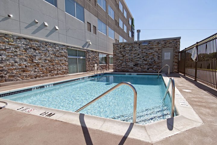 Pool 7 of 35
