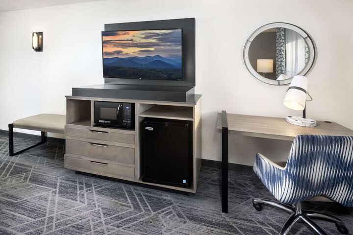 Room 33 of 47