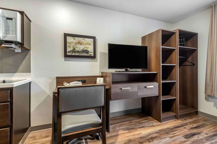 Room 25 of 29