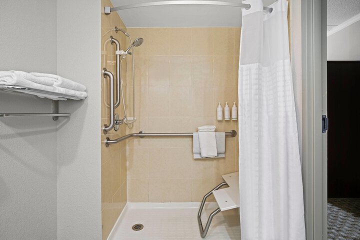 Days Inn by Wyndham Utica