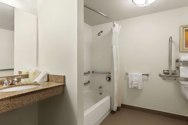 Room 17 of 40