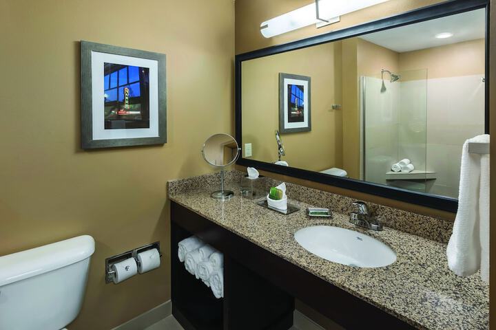 ClubHouse Hotel & Suites - Fargo