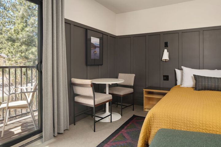 Room 52 of 119