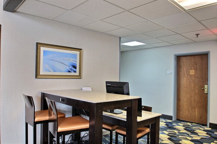 Business Center 52 of 53