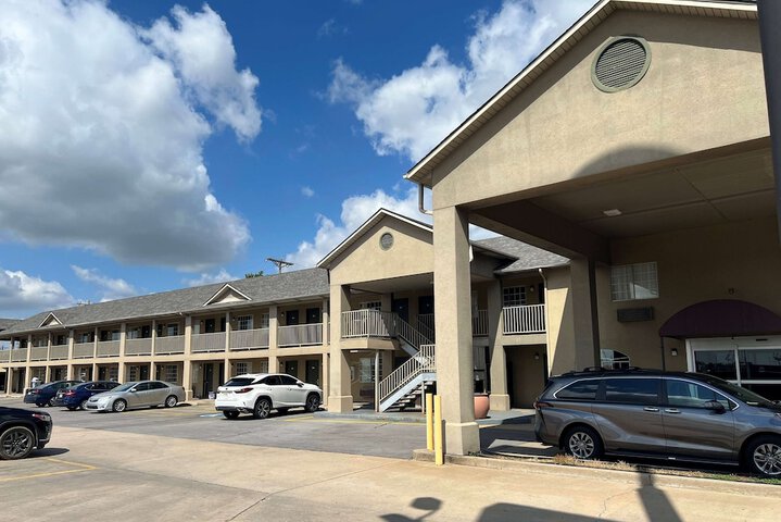 Days Inn by Wyndham Wagoner