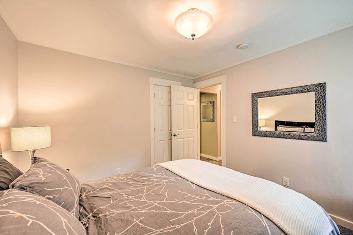 Family-friendly Kirkland Home 1 Mi to Downtown