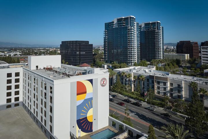 Hotel Zessa Orange County Airport a DoubleTree by Hilton