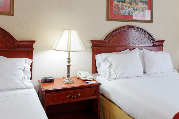 Holiday Inn Express Hotel & Suites Tupelo by IHG