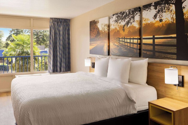 Days Inn by Wyndham McComb MS