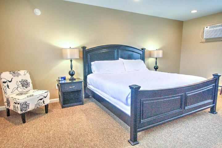 East Shore Lodging