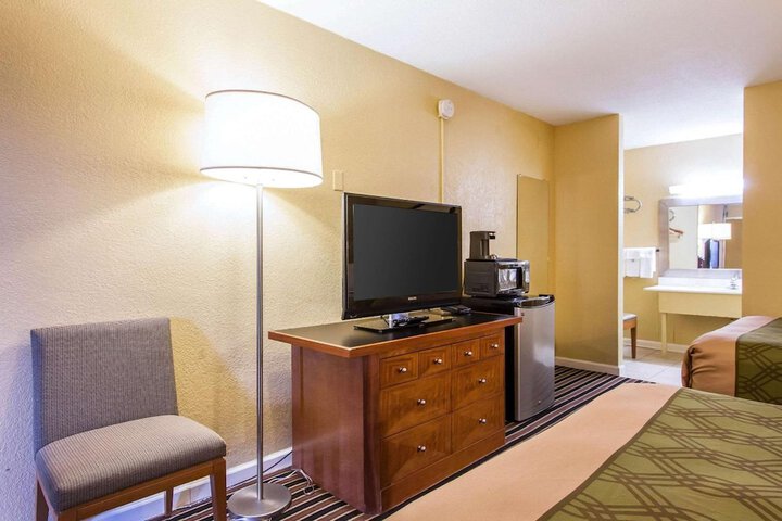 Room 7 of 25