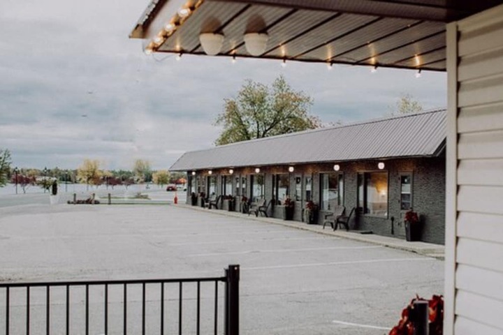 The Bayview Motel - Fort Frances ON - Lakeside Motel