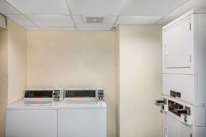 Room 12 of 30
