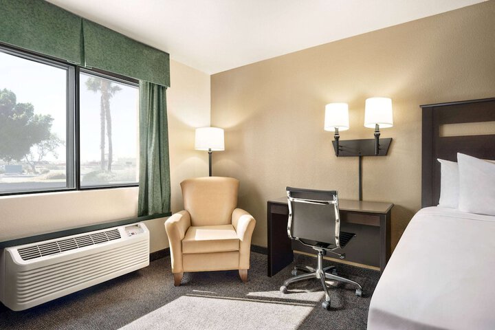 Room 33 of 53