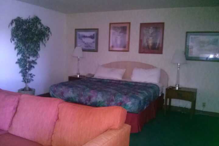 Room 6 of 18