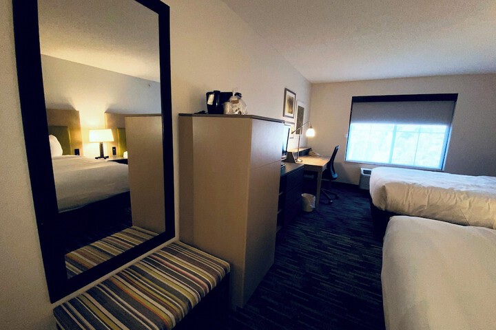 Country Inn & Suites by Radisson Lake George (Queensbury), NY
