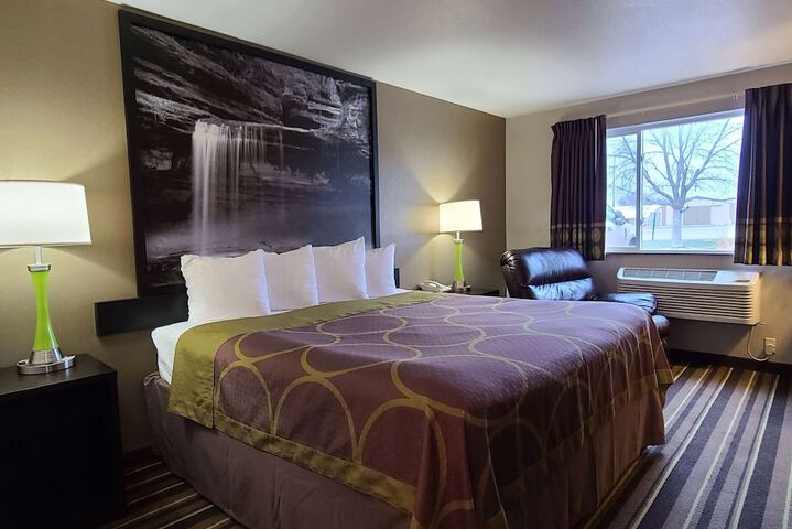 Super 8 by Wyndham Brookings