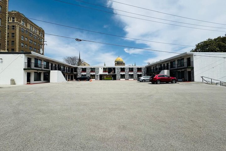 Hotel 3 of 77