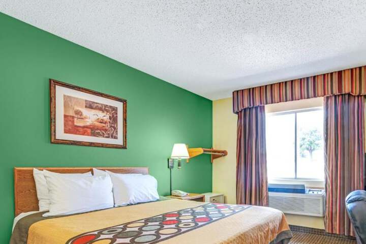 Room 13 of 18