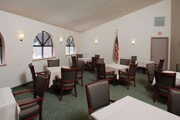 Dining 18 of 24