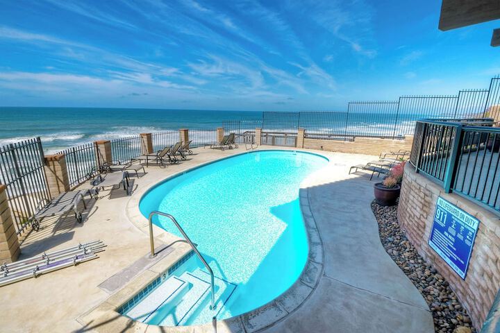 Solana Sunset Stunning Beachside Retreat for 4!