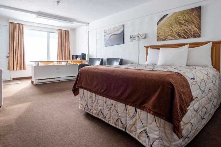Room 18 of 34
