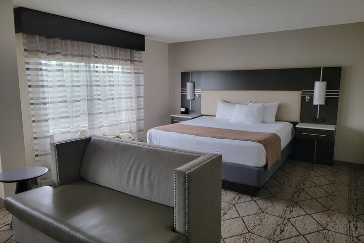 Room 9 of 28