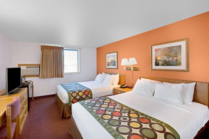Room 11 of 16
